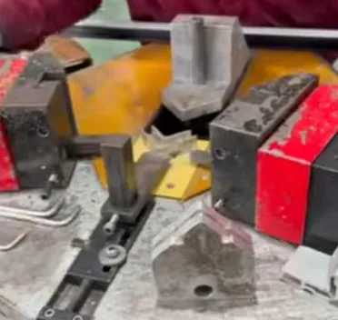 Corner Crimping Assembly（1）