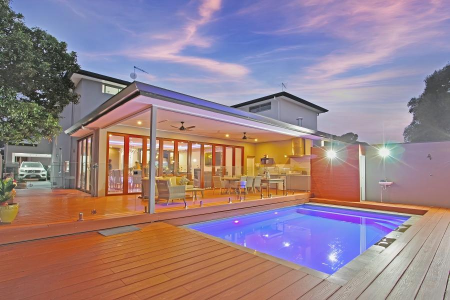 Top Aluminium Bi-Fold Door Manufacturers and Bi-Folding Door Factory Direct Solutions